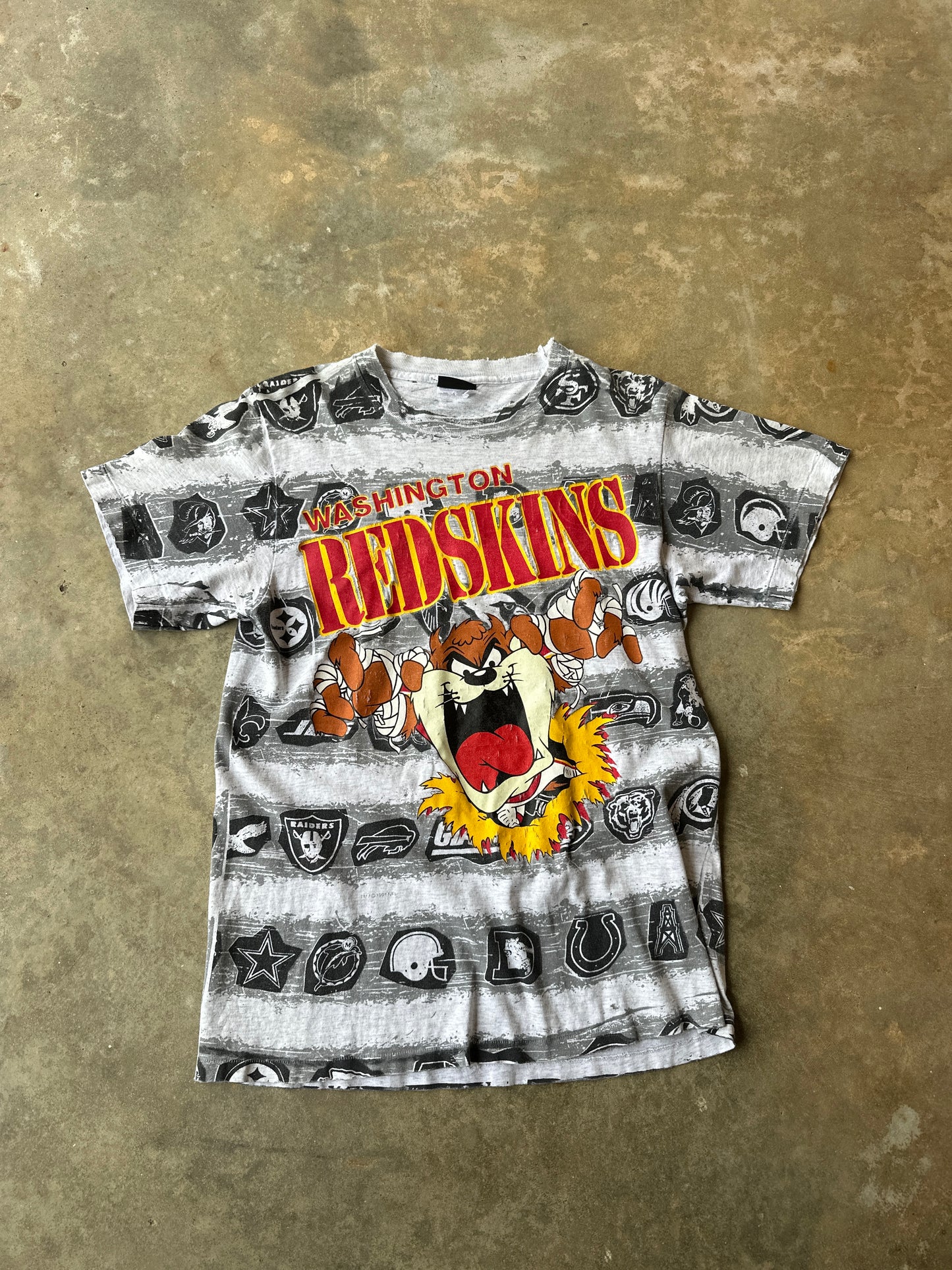 Vintage taz washington redskins tshirt (M)